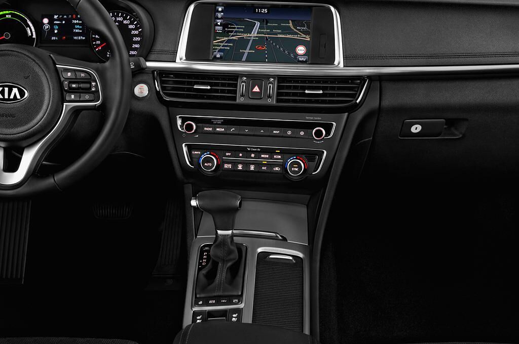 KIA Optima Plug-In Hybrid (Baujahr 2017) Attract 4 Türen Mittelkonsole