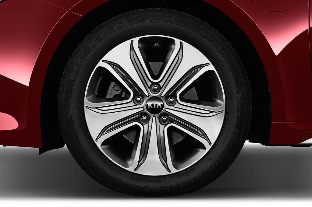 KIA Optima Plug-In Hybrid (Baujahr 2017) Attract 4 Türen Reifen und Felge