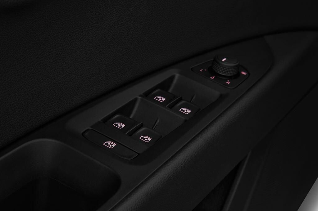 SEAT Leon Xperience (Baujahr 2017) - 5 Türen Bedienungselemente Tür