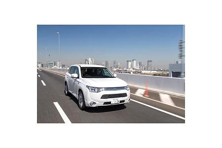 Produktionsstart des Crossover Outlander mit Plug-in-Hybridantrieb für Europa Produktionsstart des Crossover Outlander mit Plug-in-Hybridantrieb für Europa