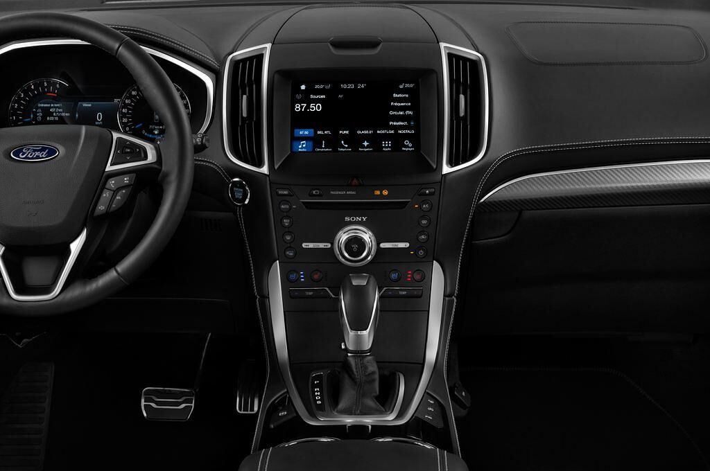 Ford Edge Vignale (Baujahr 2017) - 5 Türen Mittelkonsole