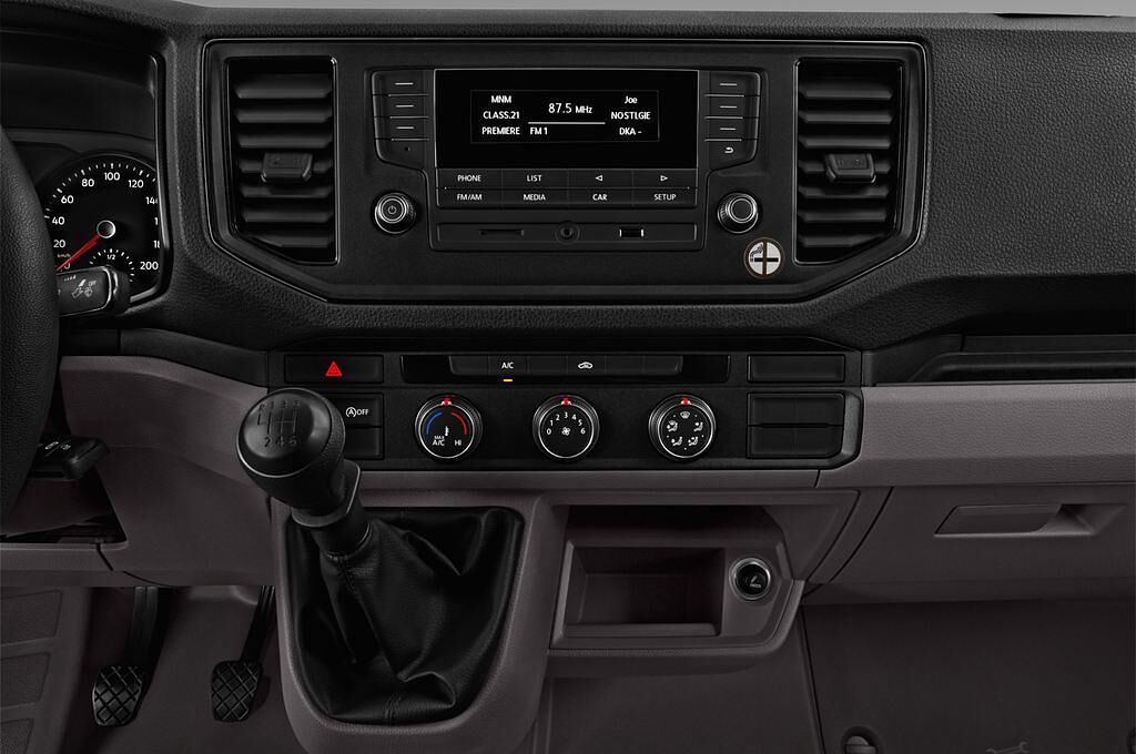 Volkswagen Crafter (Baujahr 2017) - 4 Türen Mittelkonsole