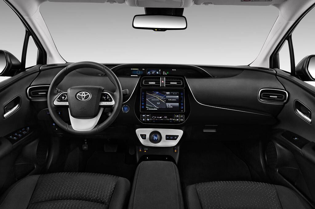 Toyota Prius Plug-in Hybride (Baujahr 2017) Solar 5 Türen Cockpit und Innenraum