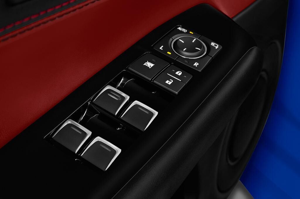 Lexus GS (Baujahr 2017) F 4 Türen Bedienungselemente Tür