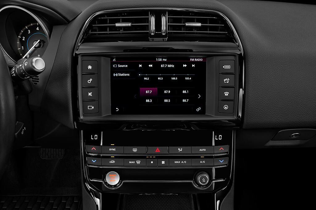Jaguar XE (Baujahr 2018) Prestige 4 Türen Radio und Infotainmentsystem
