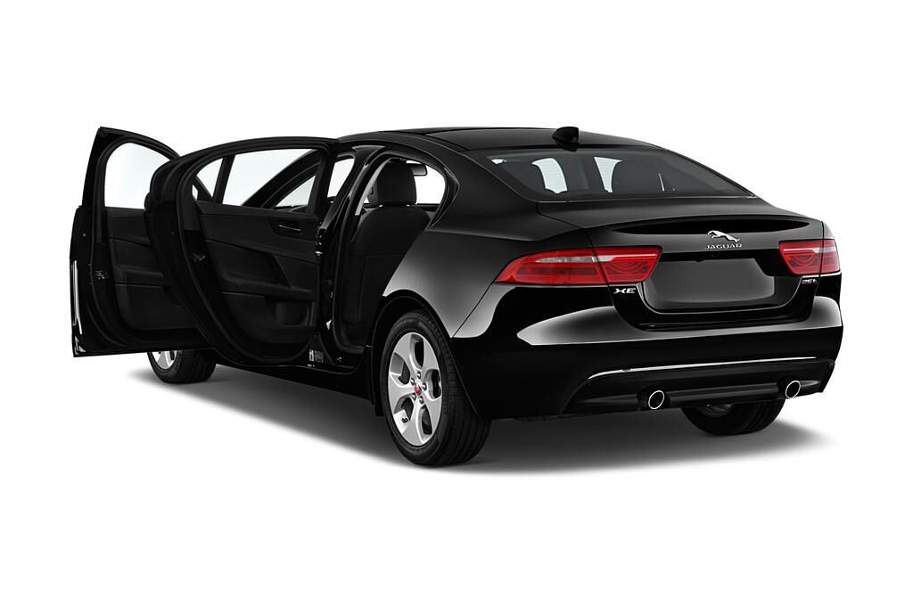 Jaguar XE (Baujahr 2018) Prestige 4 Türen Tür geöffnet
