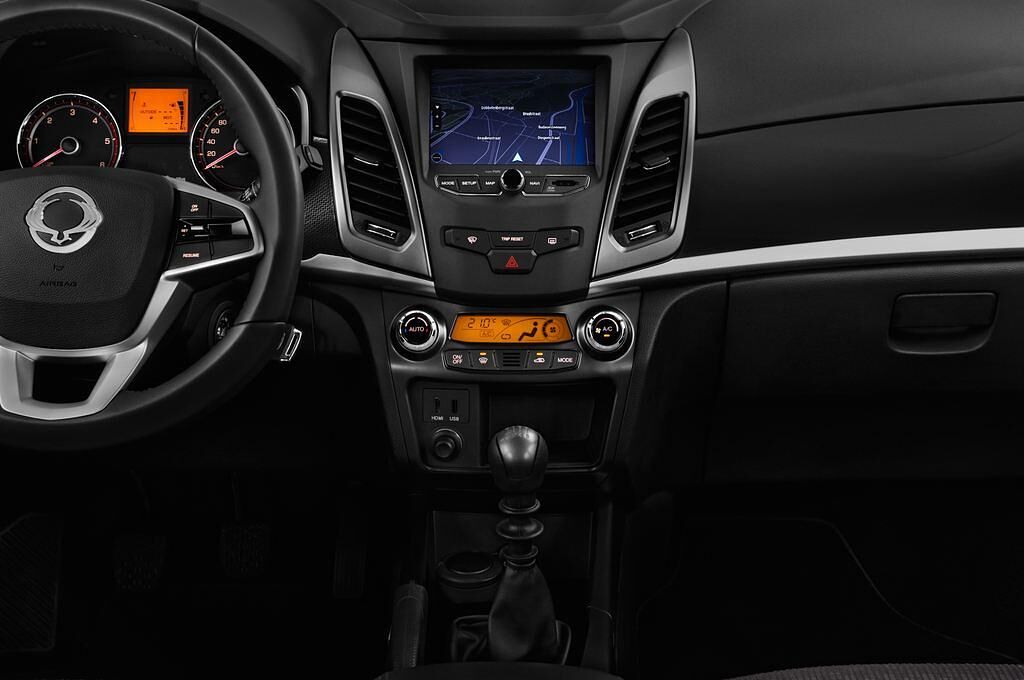 SsangYong Korando (Baujahr 2017) Quartz 5 Türen Mittelkonsole