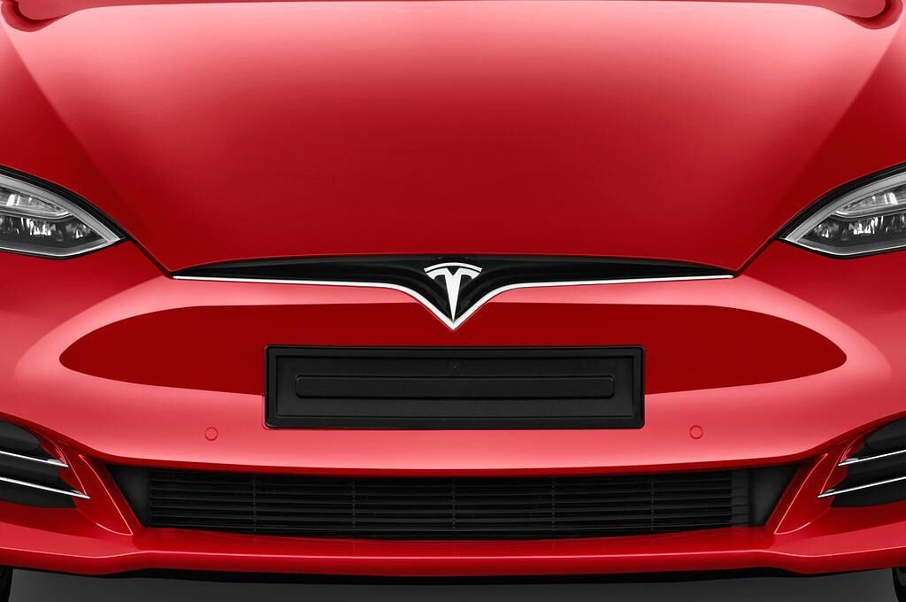 Tesla Model S (Baujahr 2017) 100D 5 Türen Kühlergrill und Scheinwerfer
