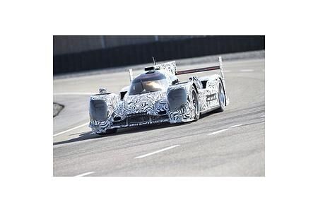 Erste Testfahrten mit dem Porsche LMP 1-Rennwagen