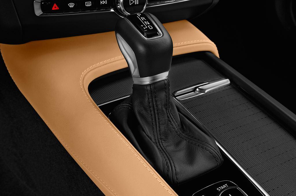 Volvo V90 (Baujahr 2017) Cross Country Pro 5 Türen Schalthebel