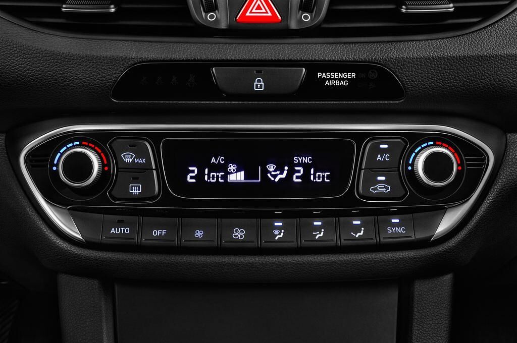 Hyundai i30 Kombi (Baujahr 2017) Premium 5 Türen Temperatur und Klimaanlage
