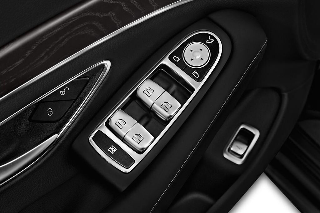 Mercedes S Class (Baujahr 2018) AMG Line 4 Türen Bedienungselemente Tür