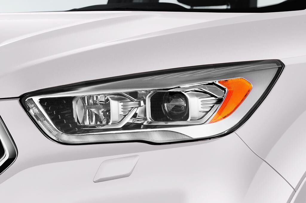 Ford Kuga Vignale (Baujahr 2017) - 5 Türen Scheinwerfer