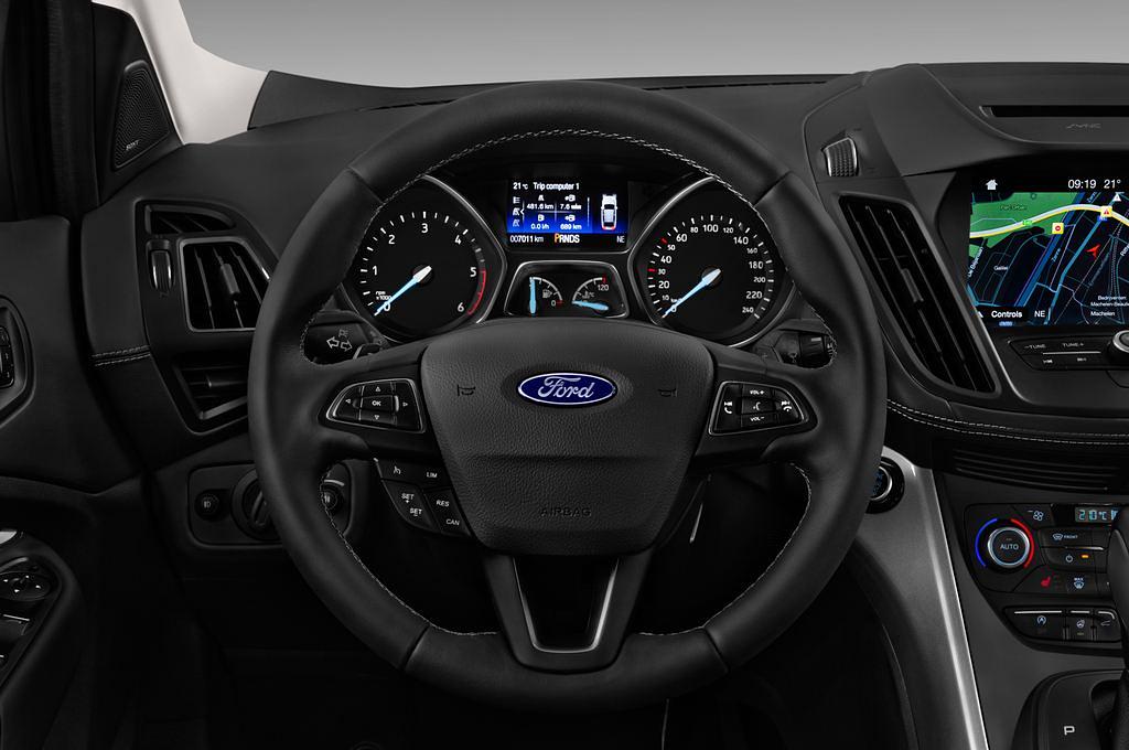 Ford Kuga Vignale (Baujahr 2017) - 5 Türen Lenkrad