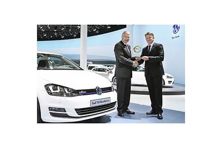 Der neue Golf TDI BlueMotion mit ACVmobil Umweltpreis 2013 ausgezeichnet