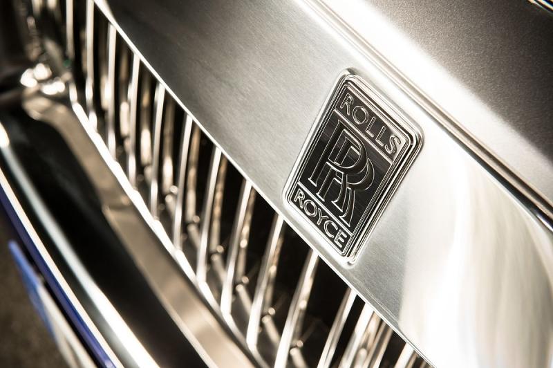 Das Rolls-Royce-Emblem und der Kühlergrill sind imposant