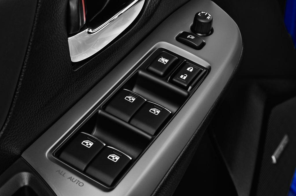 Subaru WRX STI (Baujahr 2017) Sport 4 Türen Bedienungselemente Tür