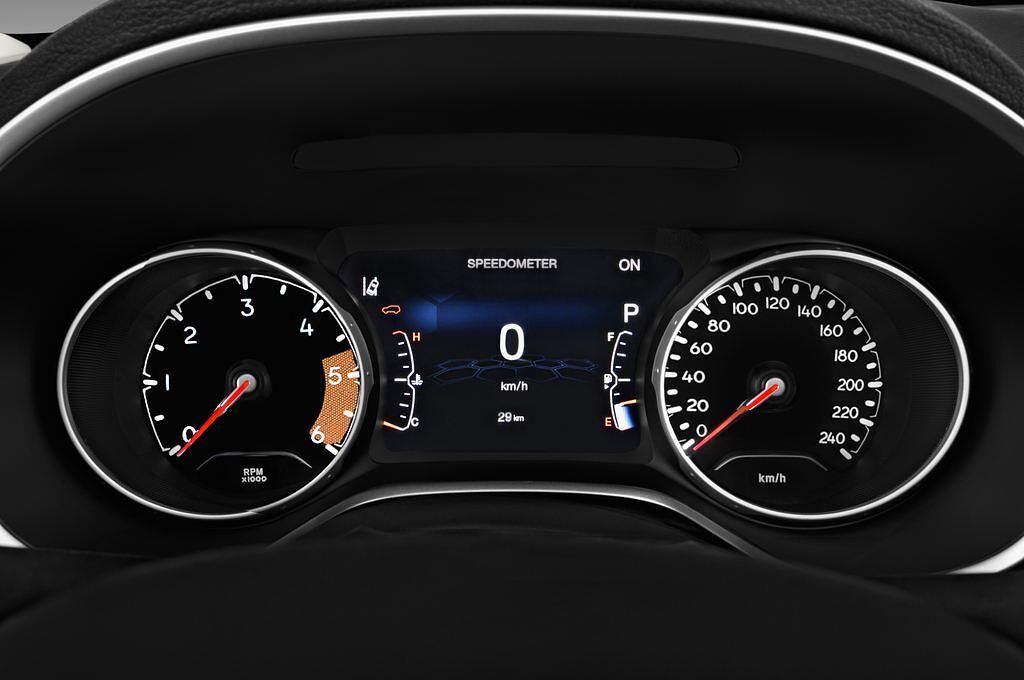 Jeep Compass (Baujahr 2017) Sport 5 Türen Tacho und Fahrerinstrumente