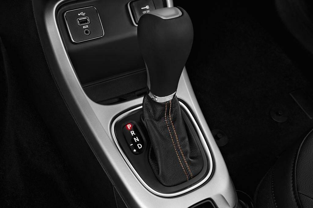 Jeep Compass (Baujahr 2017) Longitude 5 Türen Schalthebel