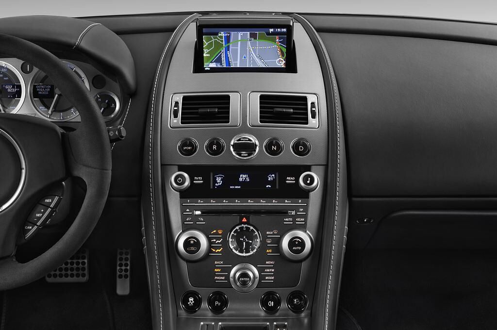 Aston Martin V8 Vantage S (Baujahr 2011) - 3 Türen Mittelkonsole