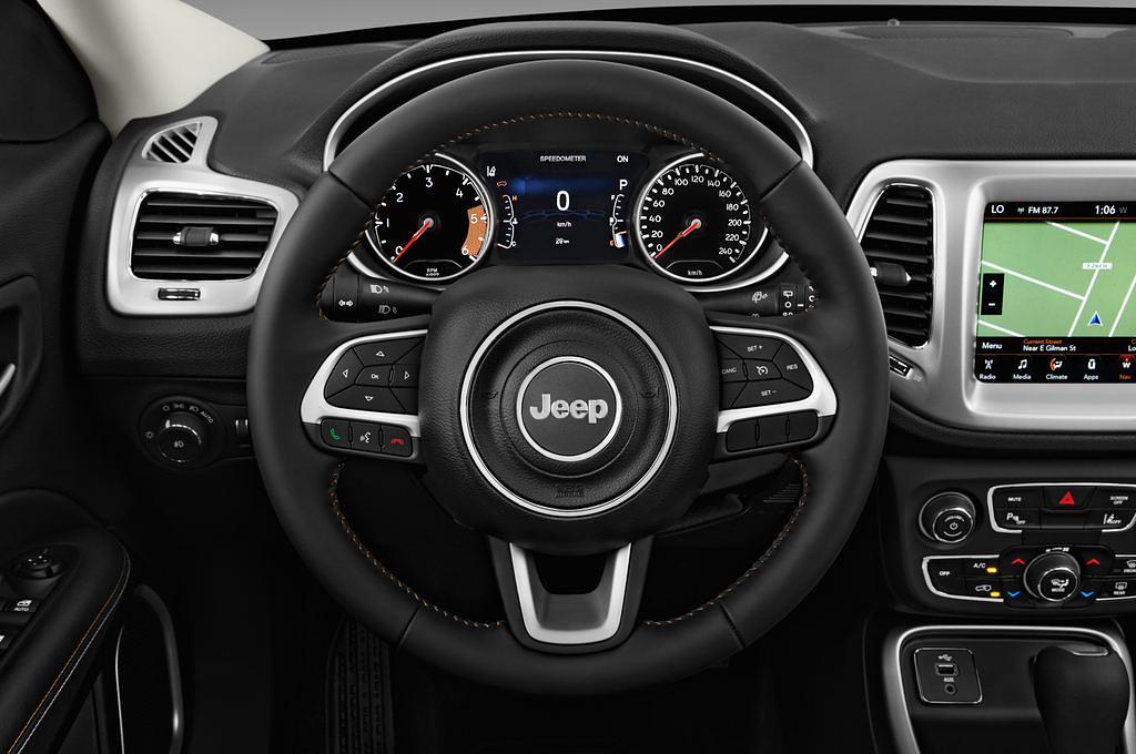 Jeep Compass (Baujahr 2017) Longitude 5 Türen Lenkrad