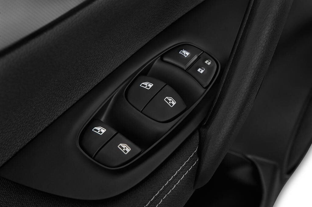 Nissan Qashqai (Baujahr 2017) N-Connecta 5 Türen Bedienungselemente Tür