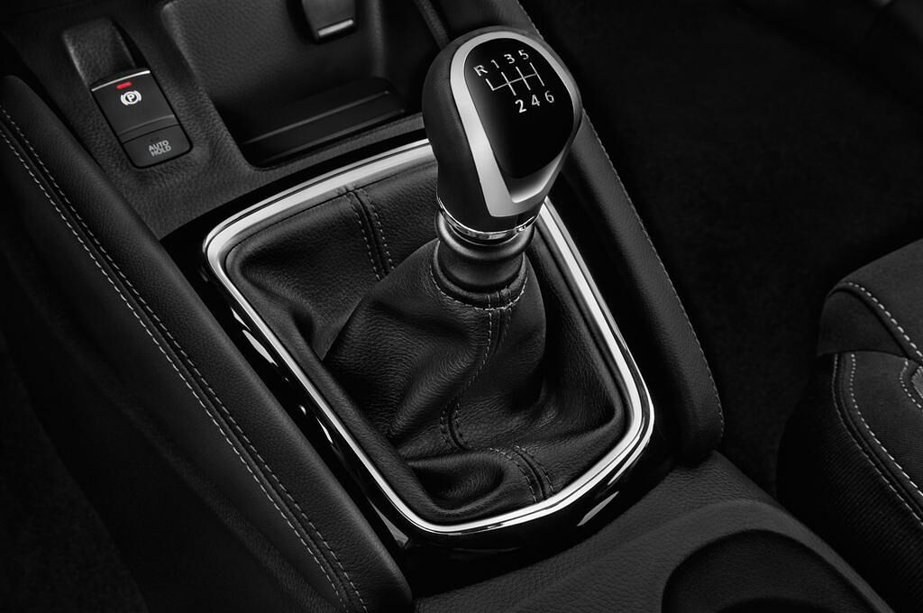 Nissan Qashqai (Baujahr 2017) N-Connecta 5 Türen Schalthebel