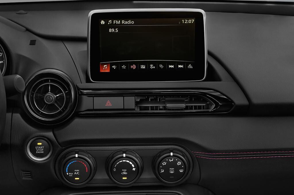 Mazda MX-5 RF (Baujahr 2017) Sports-Line 2 Türen Radio und Infotainmentsystem