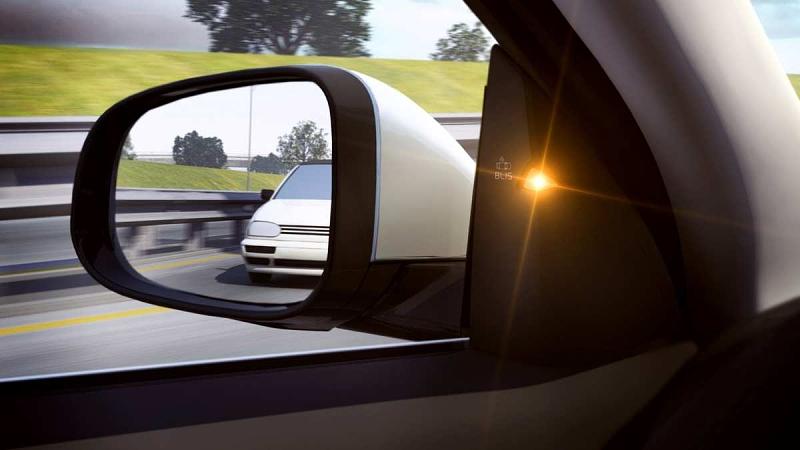 Die zweite Generation des Blind Spot Information Systems ist mit an Bord.