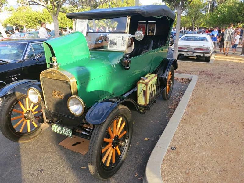 Selbst ein Ford Model-T kam zu Cars and Coffee.