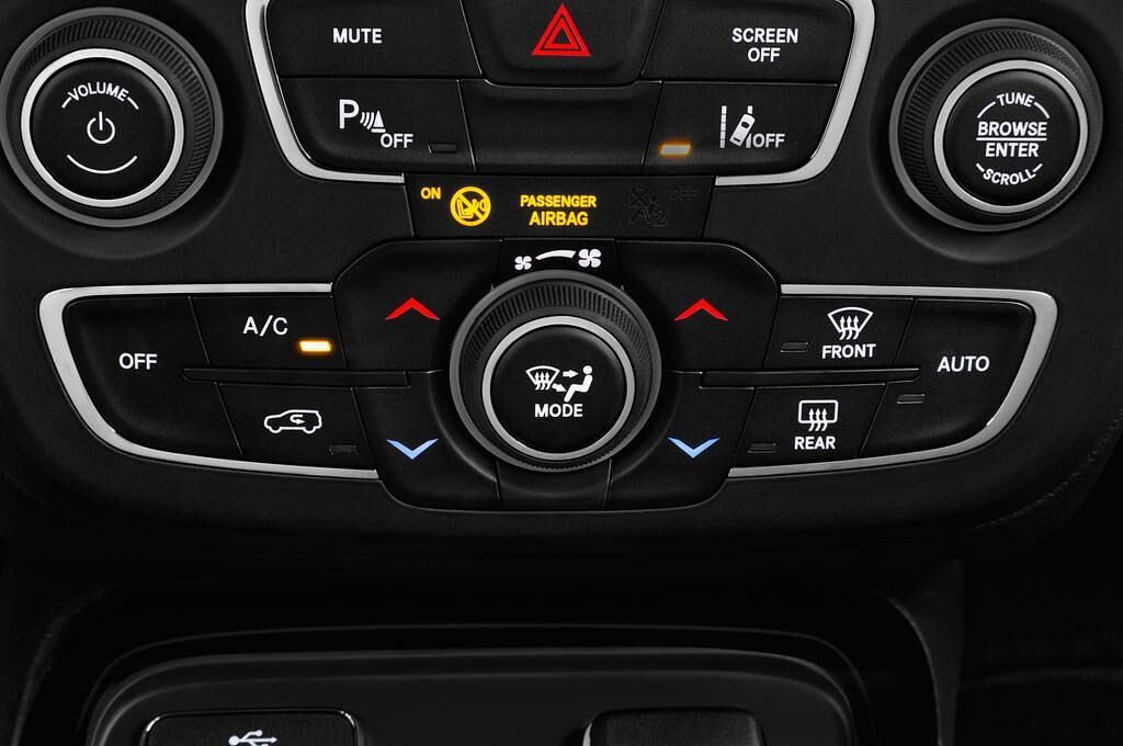 Jeep Compass (Baujahr 2017) Limited 5 Türen Temperatur und Klimaanlage