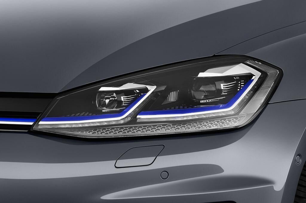 Volkswagen Golf (Baujahr 2017) e 5 Türen Scheinwerfer