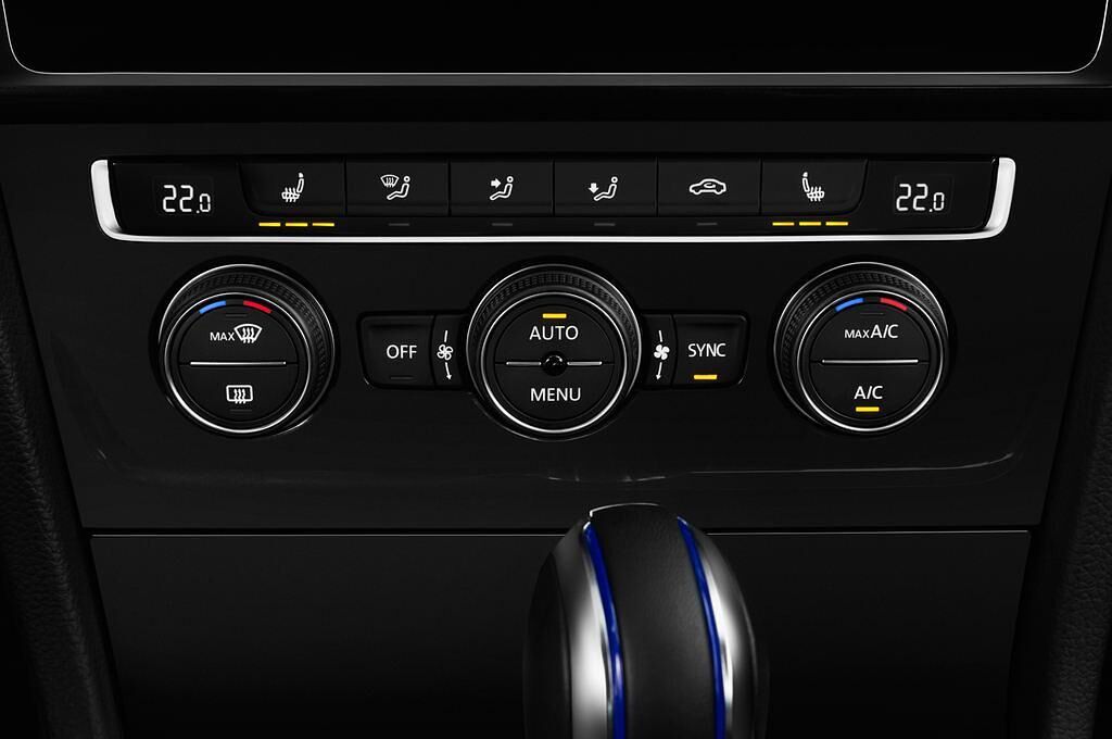 Volkswagen Golf (Baujahr 2017) e 5 Türen Temperatur und Klimaanlage