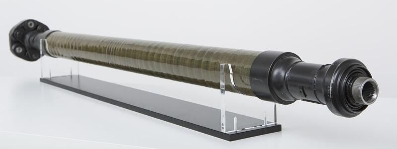 Die neue Carbon-Kardanwelle ist deutlich leichter als die bisherige Variante