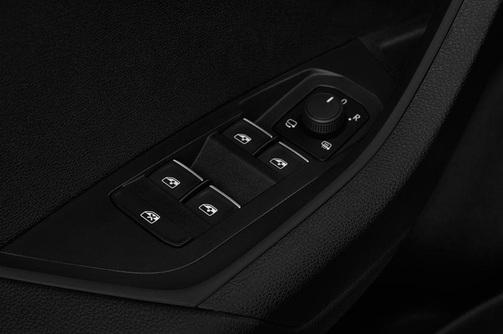 Skoda Karoq (Baujahr 2018) Style 5 Türen Bedienungselemente Tür