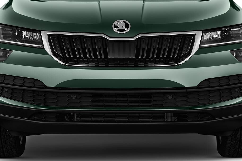 Skoda Karoq (Baujahr 2018) Style 5 Türen Kühlergrill und Scheinwerfer