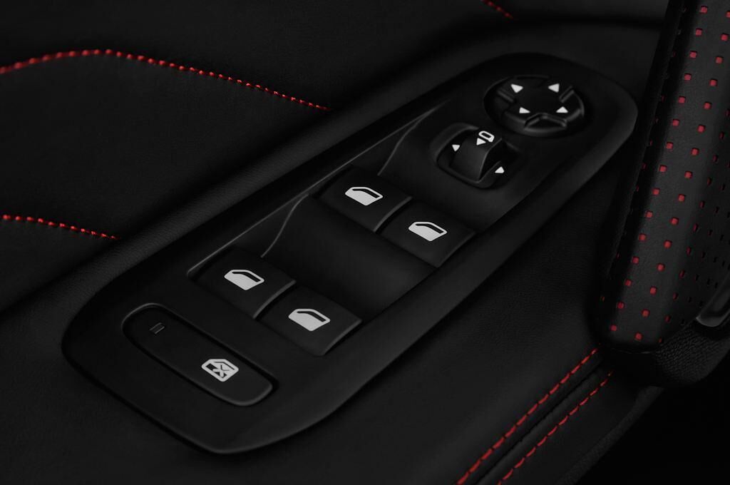 Peugeot 308 5-Turer (Baujahr 2018) GT Line 5 Türen Bedienungselemente Tür