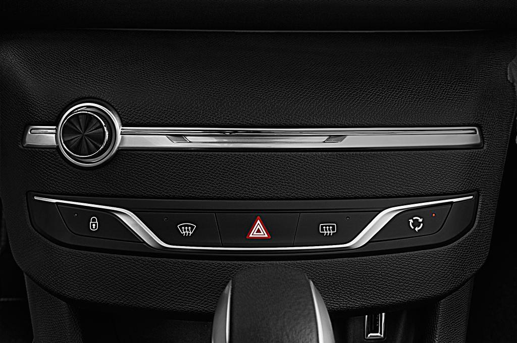 Peugeot 308 5-Turer (Baujahr 2018) GT Line 5 Türen Temperatur und Klimaanlage