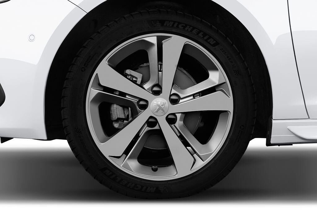 Peugeot 308 5-Turer (Baujahr 2018) GT Line 5 Türen Reifen und Felge