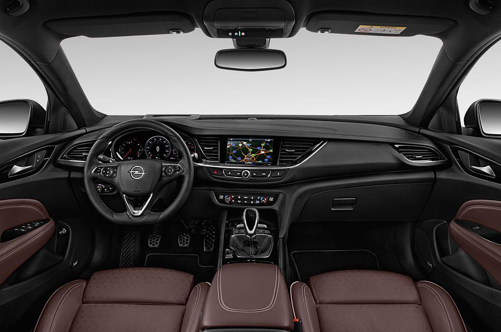 Opel Insignia Sports Tourer (Baujahr 2018) Ultimate Exclusive 5 Türen Cockpit und Innenraum