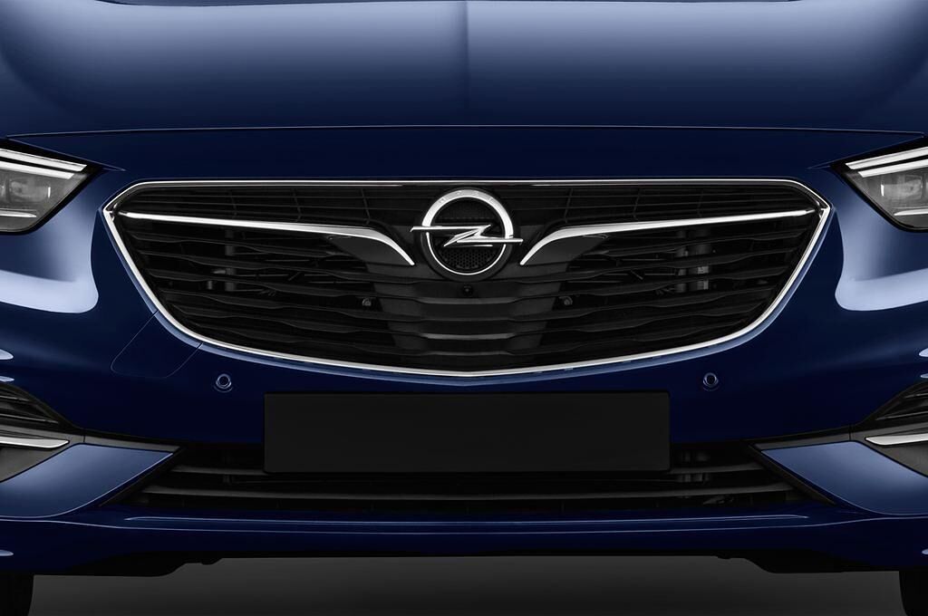 Opel Insignia Sports Tourer (Baujahr 2018) Ultimate Exclusive 5 Türen Kühlergrill und Scheinwerfer