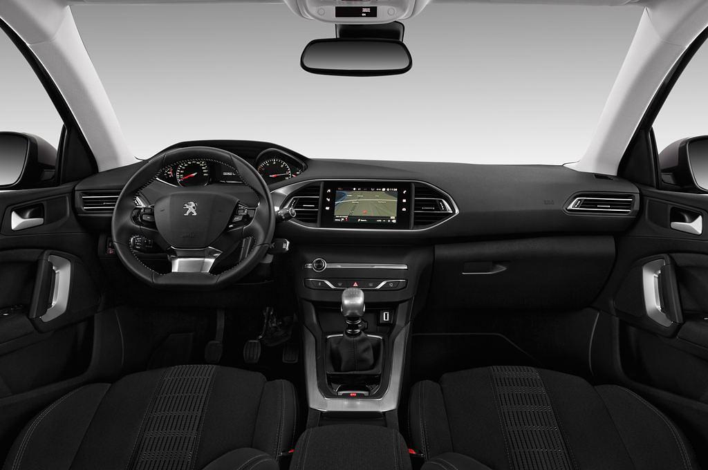 Peugeot 308 SW (Baujahr 2018) Allure 5 Türen Cockpit und Innenraum