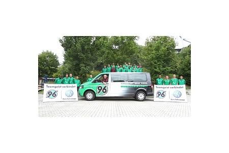 Hannover 96 und Volkswagen Nutzfahrzeuge verlängern ihre Partnerschaft um ein weiteres Jahr