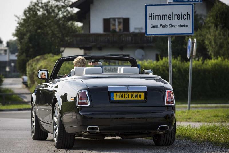 Das Rolls Royce Phantom Drophead Coupe kostet ab 452.200 Euro.
