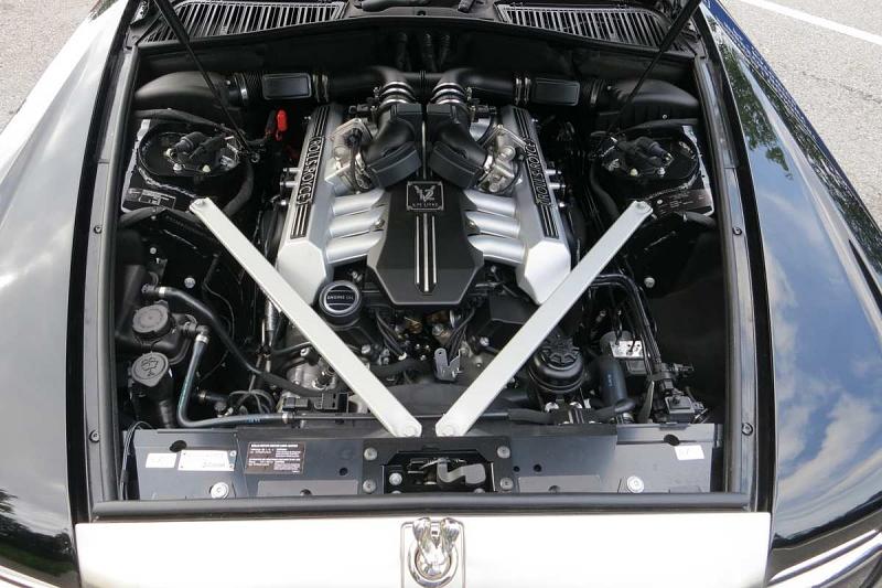 Der 6,75 Liter große V12-Motor.