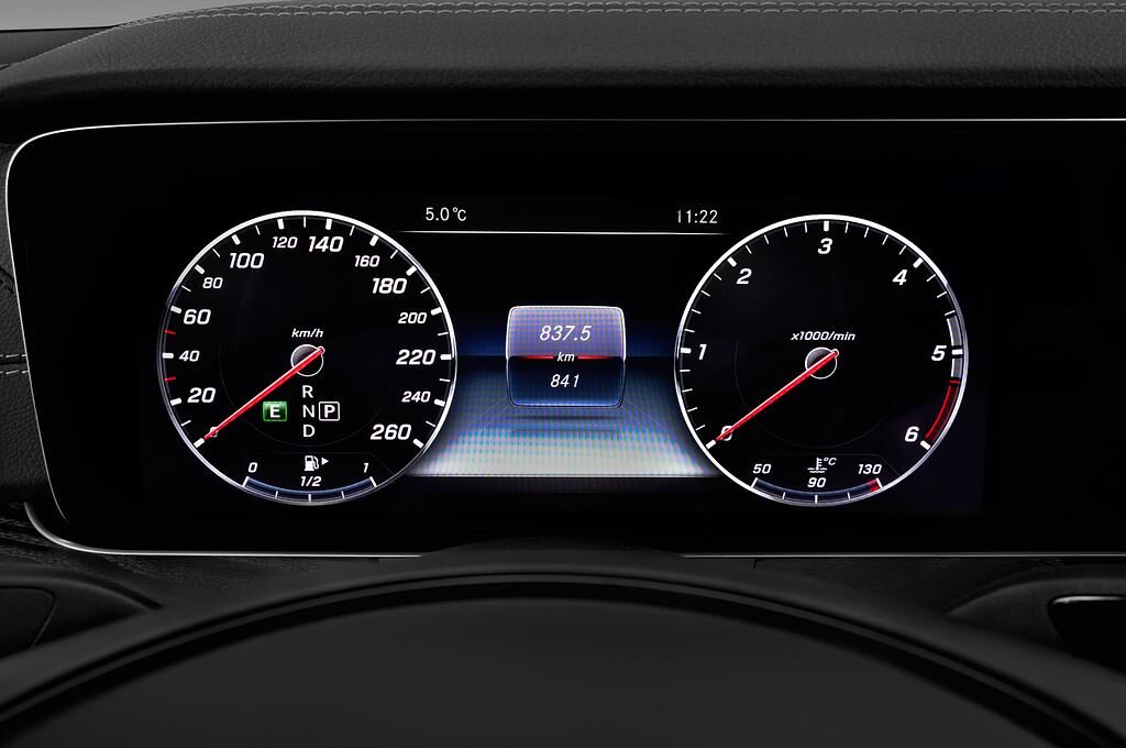 Mercedes E Class (Baujahr 2018) - 2 Türen Tacho und Fahrerinstrumente