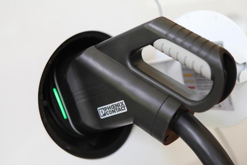 Aufgeladen wird der e-up! an einer herkömmlichen 230-Volt Steckdose mit 2,3 kW.