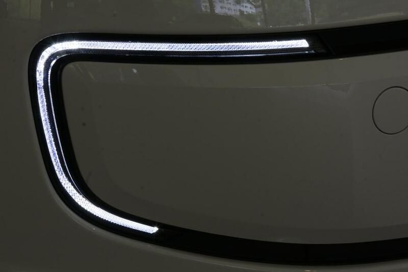 Volkswagen e-up!Markantes Erkennungszeichen im Exterieur ist die bogenförmige Anordnung der LED-Tagfahrlichter im Stoßfänger.