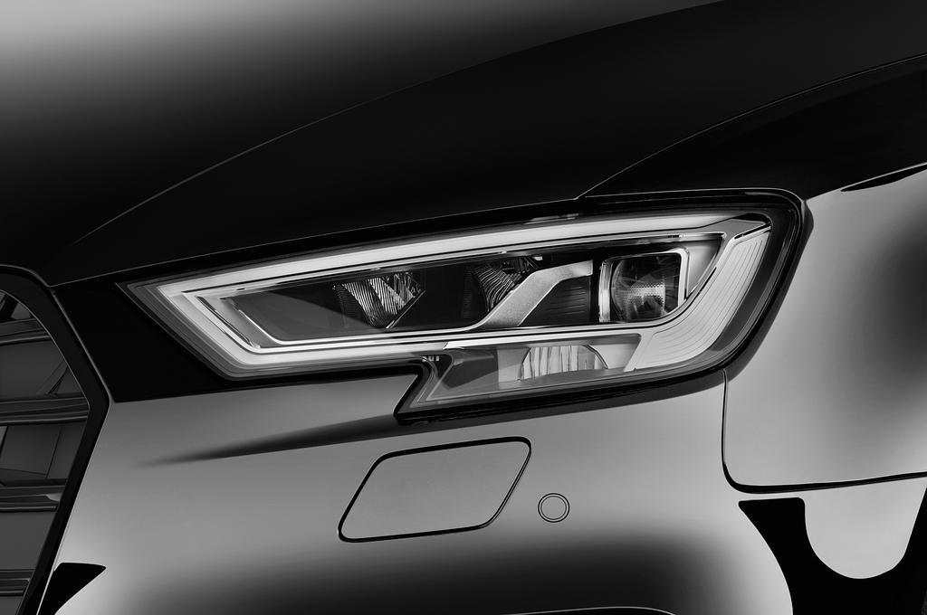 Audi S3 Sportback (Baujahr 2018) - 5 Türen Scheinwerfer