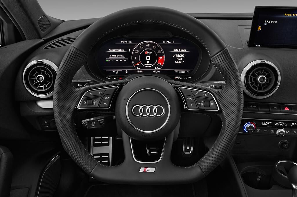 Audi S3 Sportback (Baujahr 2018) - 5 Türen Lenkrad